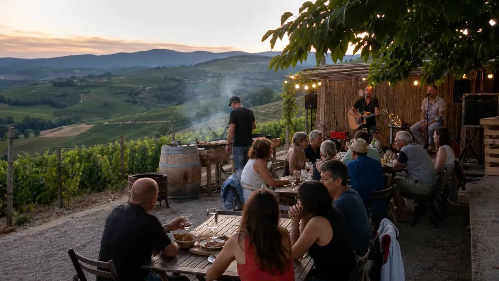 Concert, barbecue et dégustation sur une terrasse viticole du Beaujolais