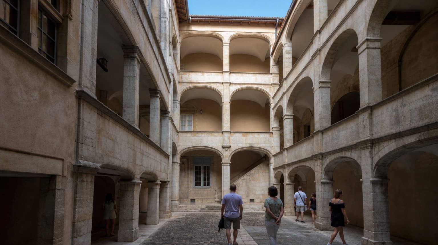 Cour Renaissance des musées Gadagne dans le Vieux Lyon