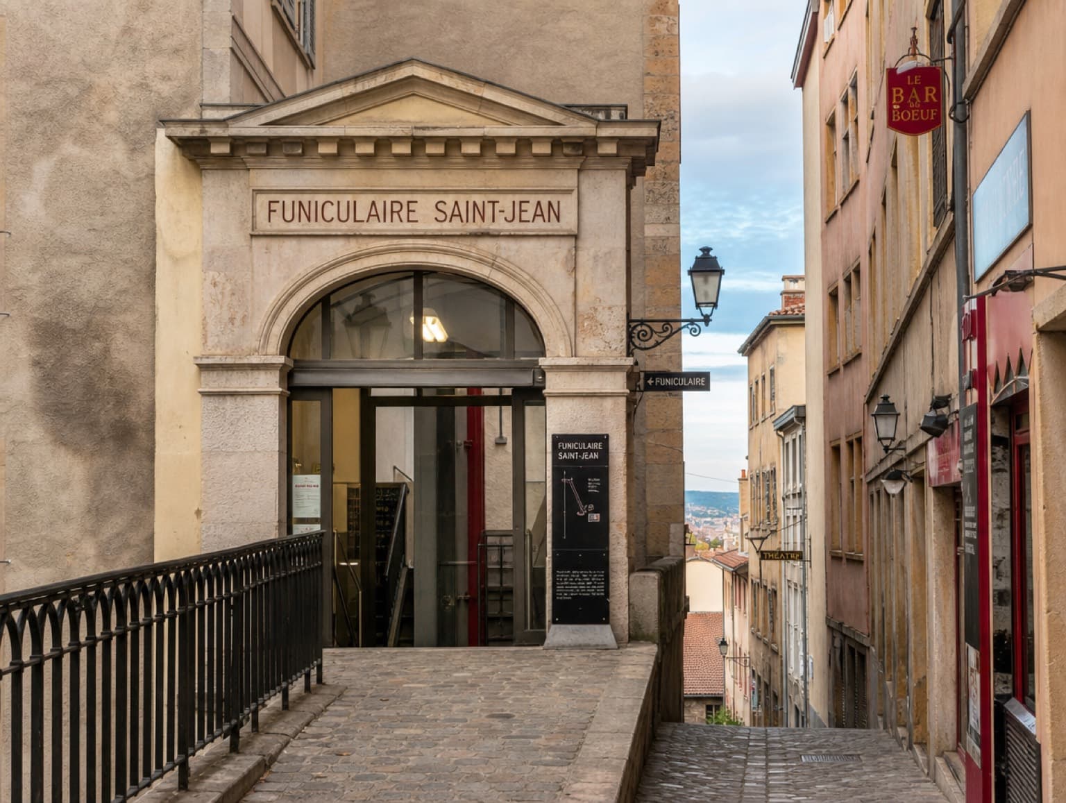 Entrée de la station de funiculaire dans le Vieux Lyon Saint-Jean