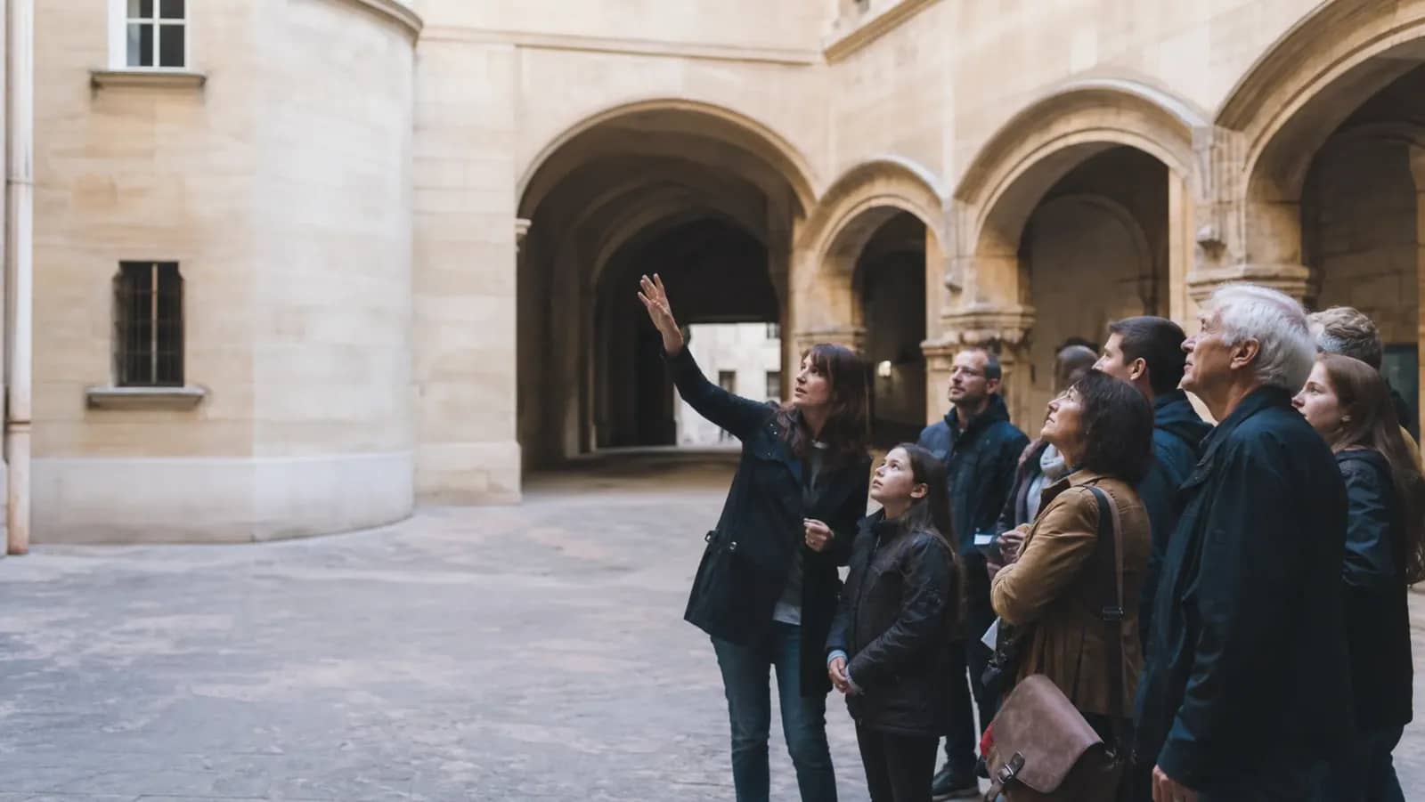 Visite guidée dans une cour historique de Lyon pendant les Journées du Patrimoine